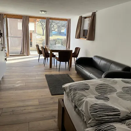 Mayrberg Mit Terasse *